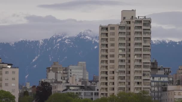 Casas Residenciales Centro Vancouver British Columbia Canadá Montañas Fondo — Vídeo de stock