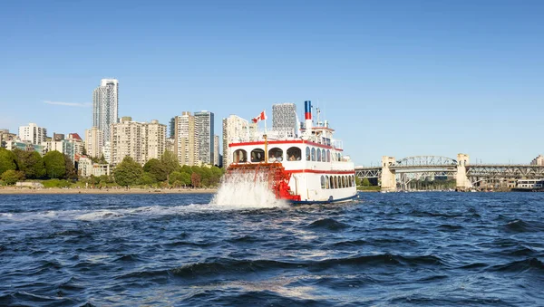 Vancouver British Columbia Canada June 2022 Sternwheeler Passing Cityscape Downtown — ストック写真