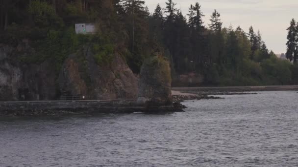 Siwash Rock Seawall Stanley Park Zachodnim Wybrzeżu Oceanu Spokojnego Vancouver — Wideo stockowe