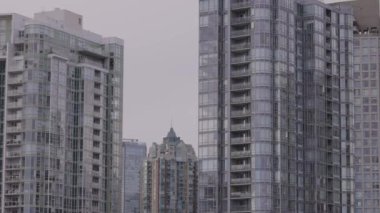Vancouver, British Columbia, Kanada. Şehir manzarasında binalar var. Moden Mimarisi