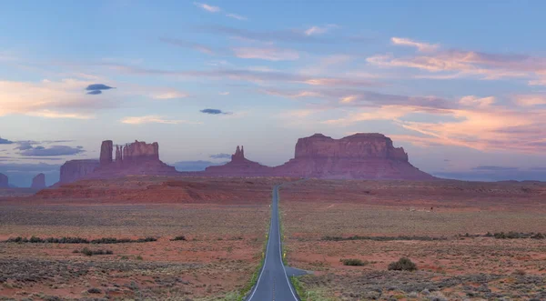 Scenic Road Dry Desert Red Rocky Mountains Background Sunrise Sky — 图库照片