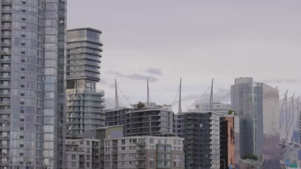 温哥华 不列颠哥伦比亚省 2022年4月11日 城市景观中的建筑物 摩登建筑 — 图库视频影像