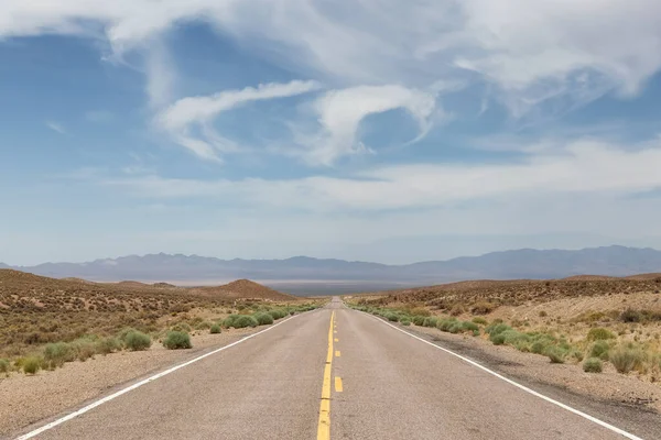 Scenic Road Desert American Nature Landscape Nevada United States America — Zdjęcie stockowe