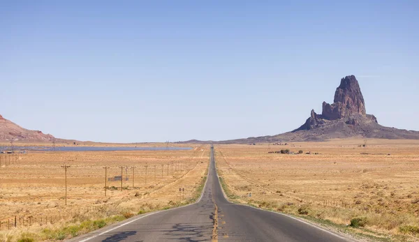 Scenic Road Dry Desert Red Rocky Mountains Background Oljato Monument — Stock fotografie