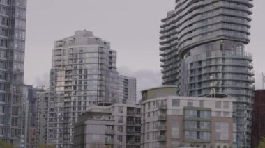 Vancouver, British Columbia, Kanada. Şehir manzarasında binalar var. Moden Mimarisi