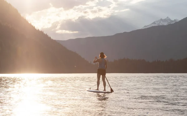 Adventurous Woman Paddle Boarding Lake Canadian Mountain Landscape Chilliwack Lake — Stock fotografie