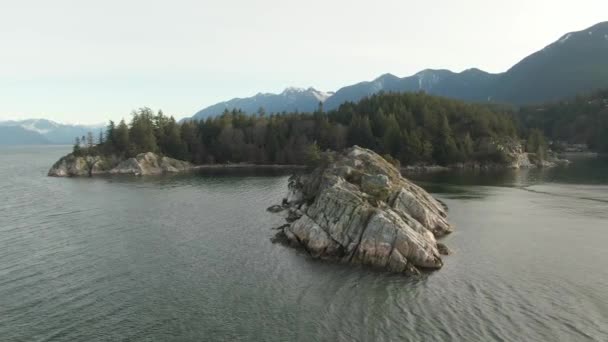 Vue Panoramique Aérienne Île Rocky Sur Côte Ouest Océan Pacifique — Video