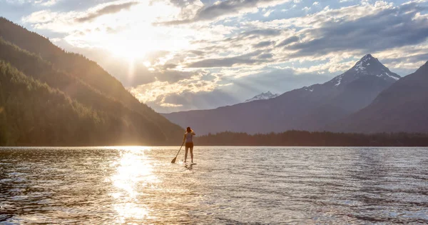 Adventurous Woman Paddle Boarding Lake Canadian Mountain Landscape Chilliwack Lake — Stock fotografie