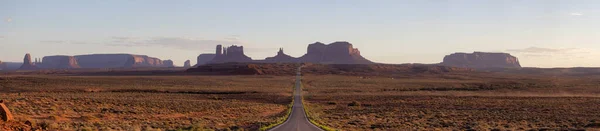 Scenic Road Dry Desert Red Rocky Mountains Background Sunset Sky — 图库照片