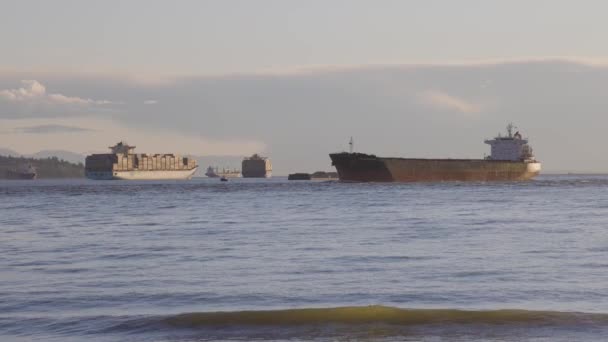 Vancouver British Columbia Canada April 2022 Big Container Ship Parked — Vídeo de stock