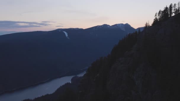 Kleurrijke Zonsondergang Boven Boomtop Berg Voorjaarsseizoen Genomen Grouse Mountain North — Stockvideo