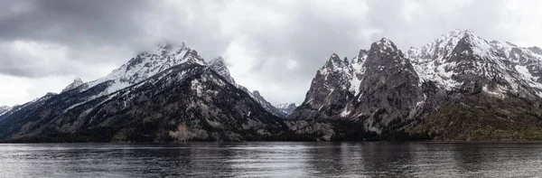 Λίμνη Που Περιβάλλεται Από Βουνά Αμερικανικό Τοπίο Άνοιξη Τζένι Λέικ — Φωτογραφία Αρχείου