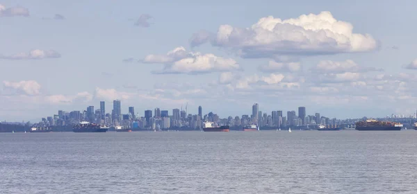 Downtown City Skyline Industrial Cargo Ships Sunny Cloudy Day Vancouver — ストック写真