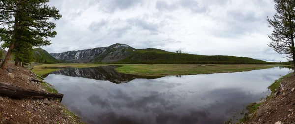 Panoramic View Madison River American Mountain Landscape Cloudy Spring Season — Foto Stock