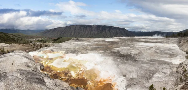 Hot Spring Geyser Colorful Water American Landscape Cloudy Sky Art — Stock Photo, Image