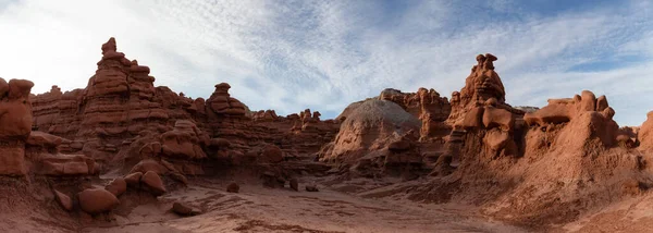 Σχηματισμοί Του Κόκκινου Βράχου Στην Έρημο Στο Σάνυ Σάνραιζ Άνοιξη — Φωτογραφία Αρχείου