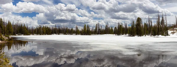 Озеро Окруженное Горами Деревьями Америке Весенний Сезон Зеркальное Озеро Ханна — стоковое фото