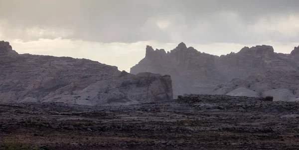 Rugged Mountain Rock Formations Desert Dramatic Clouds Sunset Utah United — Stockfoto