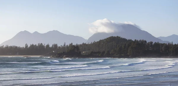 Хвилі Тихому Океані Піщаному Скелястому Узбережжі Західне Узбережжя Санні Саммер — стокове фото