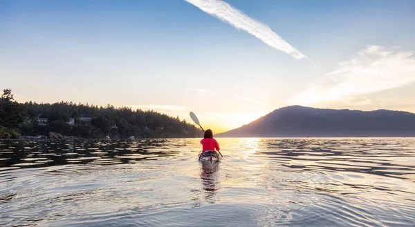 Adventurous Woman Sea Kayak Paddling Pacific Ocean Sunny Summer Sunset — Stock Photo, Image