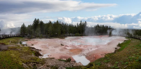 Hot Spring Geyser Colorful Water American Landscape Cloudy Sky Art — Stock Photo, Image