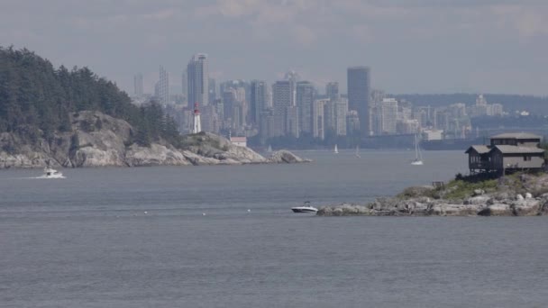 Lighthouse Park Downtown City Homes West Coast Pacific Ocean Sunny — Stockvideo