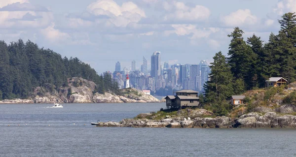 Lighthouse Park Downtown City Homes West Coast Pacific Ocean Sunny — Foto Stock