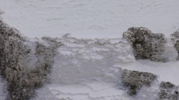 Гарячий Весняний Ландшафт Колоритними Формаціями Mammoth Hot Springs Yellowstone National — стокове відео