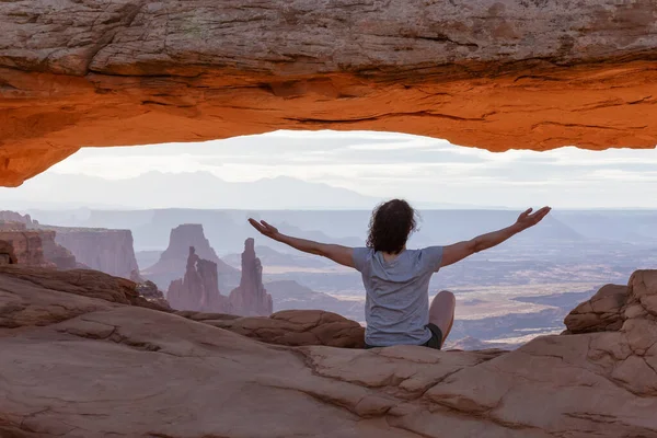 Adventurous Woman Scenic American Landscape Red Rock Mountains Desert Canyon — Zdjęcie stockowe
