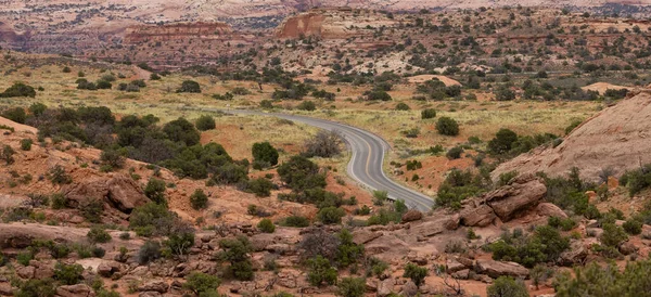 Scenic Road Surrounded Red Rock Mountains Desert Spring Season Canyonlands — Stockfoto