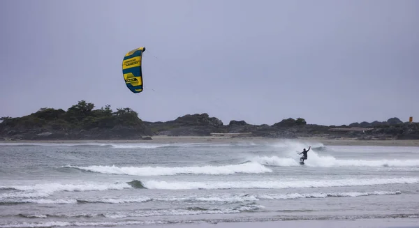 Tofino Vancouver Island British Columbia Canada July 2022 Man Kitesurfing — Stock Photo, Image