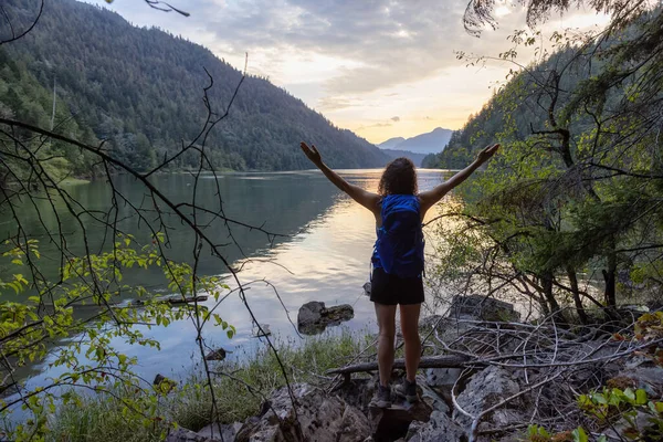 Adventurous Woman Hiking Canadian Nature Harrison River British Columbia Canada — Stock fotografie