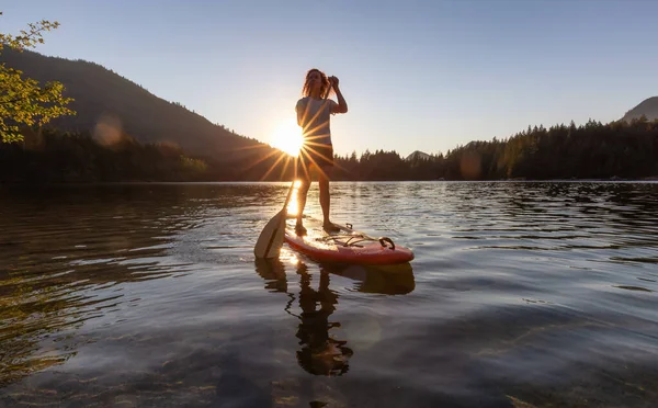 Adventurous Woman Paddling Paddle Board Peaceful Lake Sunny Sunset Hicks — Stockfoto