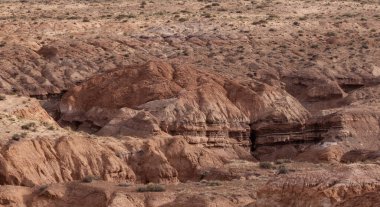 Kızıl Kaya oluşumları ve Çölde Gündoğumunda Serseriler. Bahar sezonu. Goblin Vadisi Eyalet Parkı. Utah, Birleşik Devletler. Doğa Arkaplanı.