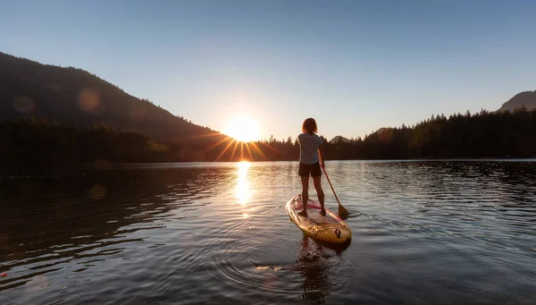 Adventurous Woman Paddling Paddle Board Peaceful Lake Sunny Sunset Hicks — Stock fotografie