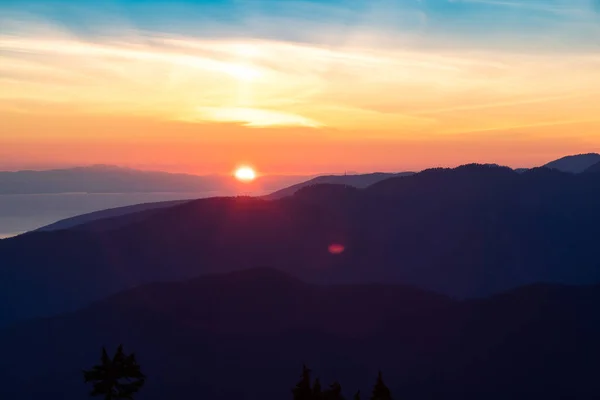 Скалистая Вершина Канадского Горного Пейзажа Солнечное Закатное Небо Вершина Горы — стоковое фото