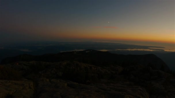 Kanada Dağ Manzarasının Panoramik Görüntüsü Güneşli Alacakaranlık Günbatımı Gökyüzü Vancouver — Stok video