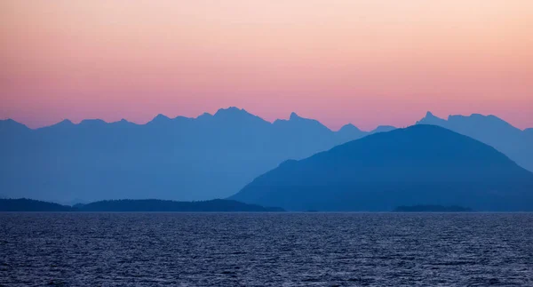 Colorata Alba Sulla Costa Occidentale Dell Oceano Pacifico Con Isole — Foto Stock