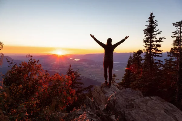 Kalandos Túrázás Kanadai Táj Őszi Színek Alatt Napnyugta Elk Mountain — Stock Fotó