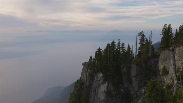 Canadees Berglandschap Aan Westkust Van Stille Oceaan Dramatische Zonsondergang Wazige — Stockvideo
