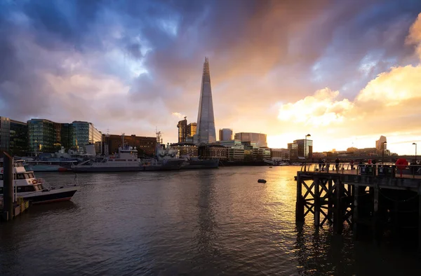 Widok Tamizę Panoramę Miasta Podczas Dramatycznego Zachodu Słońca City London — Zdjęcie stockowe