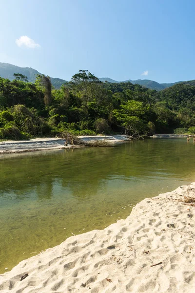 Hermosa Vista Río Verde Selva Tropical Playa Salvaje Ilhabela Sao — Foto de Stock