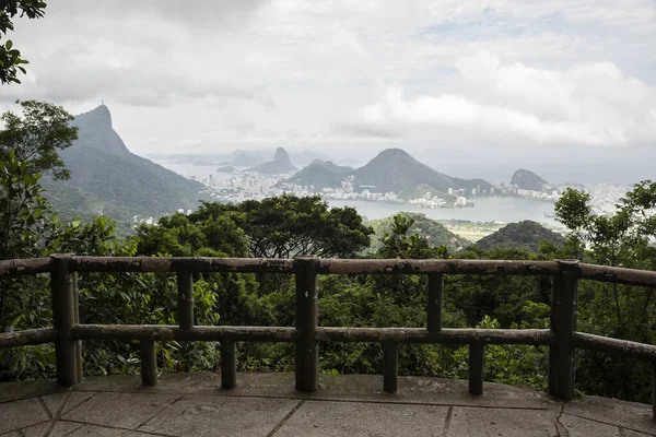 Krásný Výhled Deštný Prales Zelenou Městskou Krajinu Rio Janeiro Brazílie — Stock fotografie