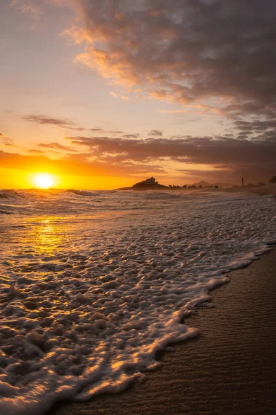Schöner Blick Auf Den Sonnenuntergang Vom Tropischen Strand Von Itauna — Stockfoto