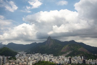 Brezilya, Rio de Janeiro, Şeker Somunu 'ndan Corcovado yeşil yağmur ormanlarına güzel bir manzara