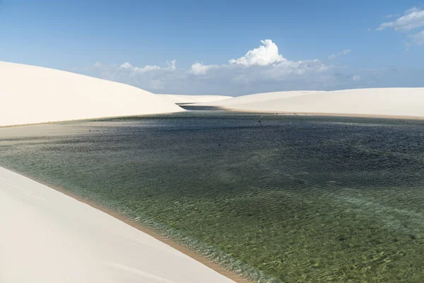 Krásný Výhled Modrou Dešťovou Lagunu Bílých Písečných Dunách Lenois Maranhenses — Stock fotografie