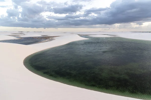 Prachtig Uitzicht Regenwaterlagune Witte Zandduinen Lenois Maranhenses Maranhao State Brazilië — Stockfoto