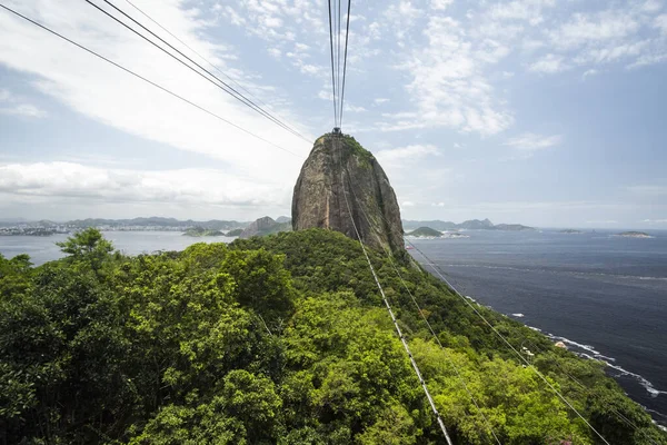 Вид Канатную Дорогу Sugar Loaf Океан Зеленые Горы Рио Жанейро — стоковое фото