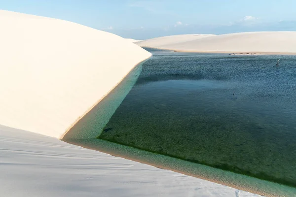 Bella Vista All Angolo Geometrico Della Laguna Blu Dell Acqua — Foto Stock