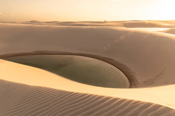 Bella Vista Tramonto Sulla Laguna Acqua Piovana Sabbia Sulle Dune — Foto Stock